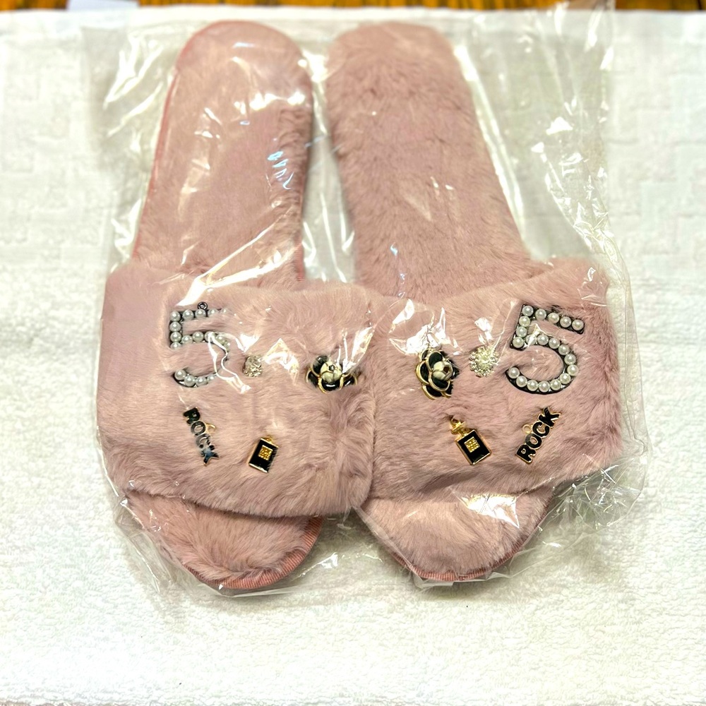 Luxurious Fuzzy Pink Embellished Slippers Size L-10